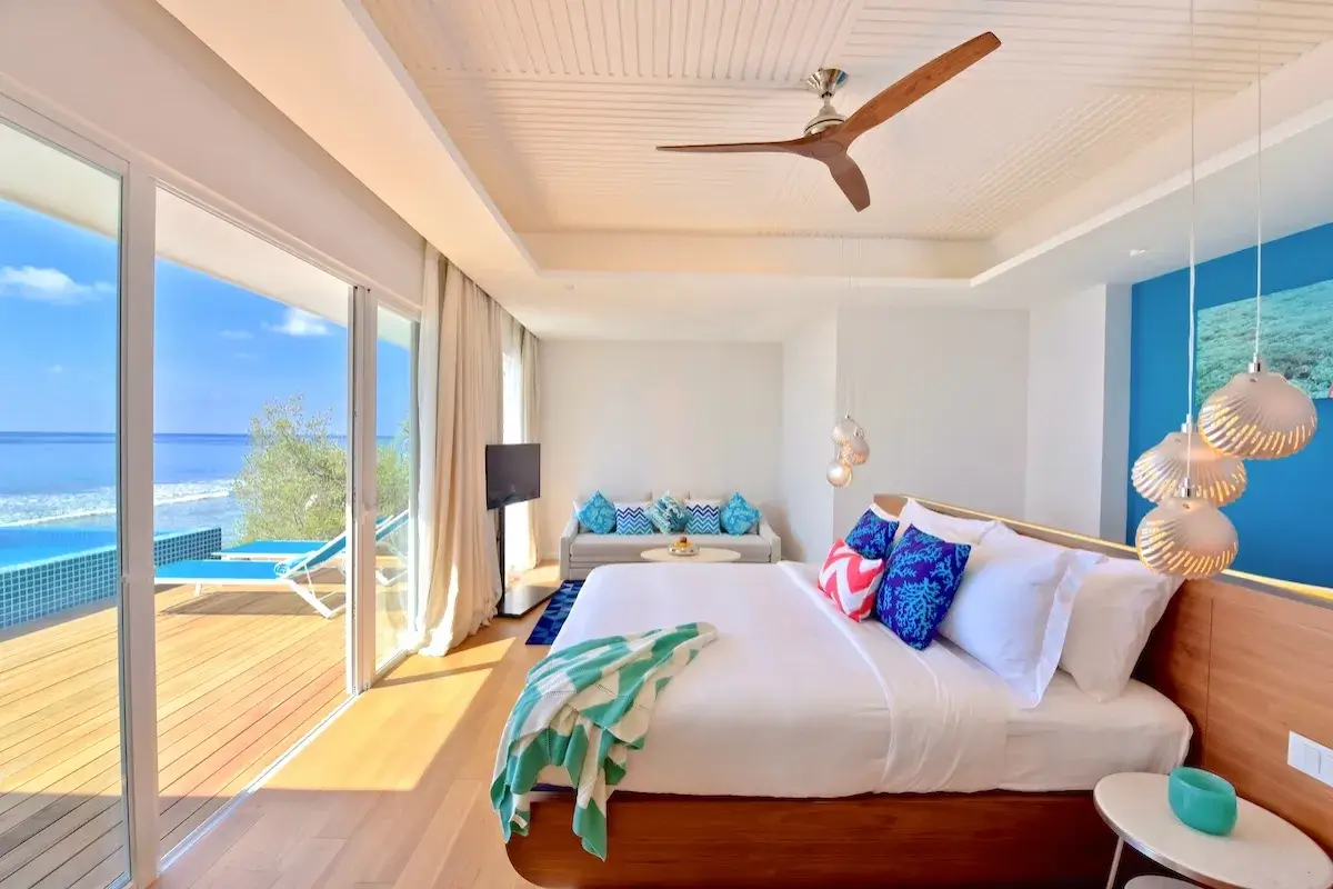 Kandinma Ocean villa with pool