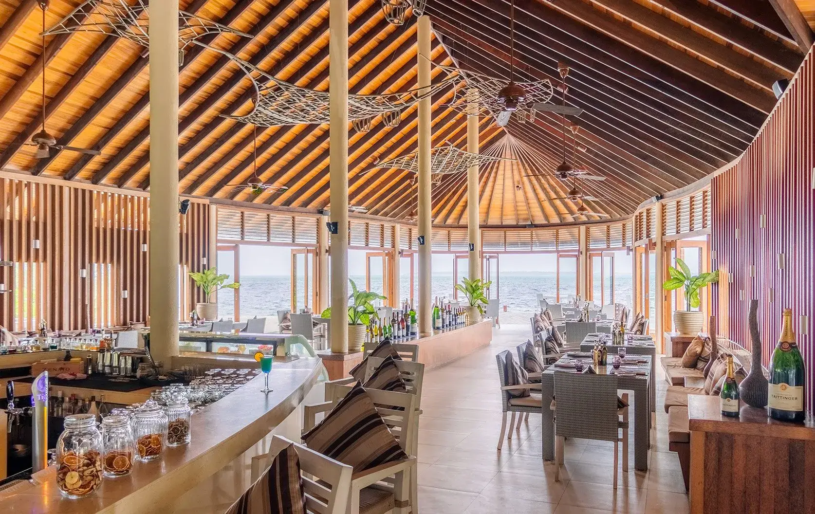 Meeru Bar & Grill